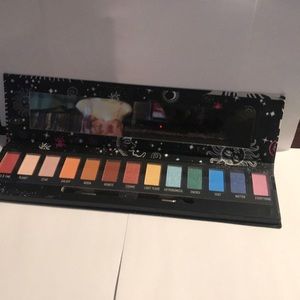 EYESHADOW PALETTE